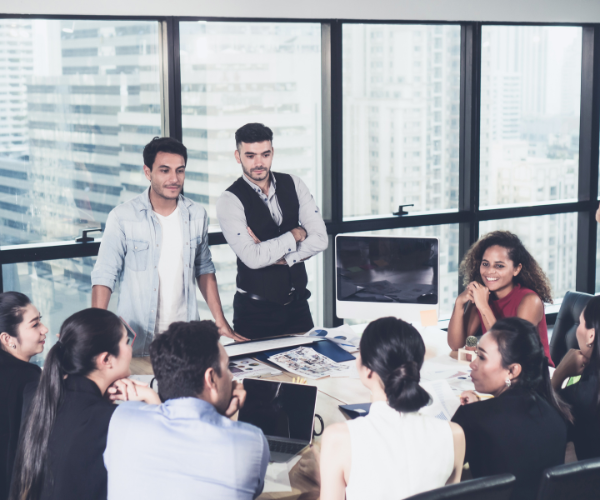 Défendre ses idées dans un débat anglo-saxon en anglais